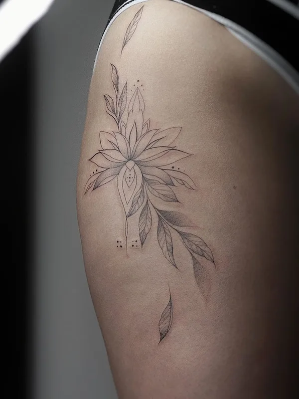 female black and grey fineline татуировка на thigh #47519 | Тату мастер Ника Лунева