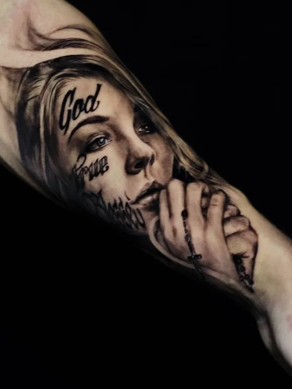 female black and grey realism татуировка на forearm #47527 | Тату мастер Alex Gur