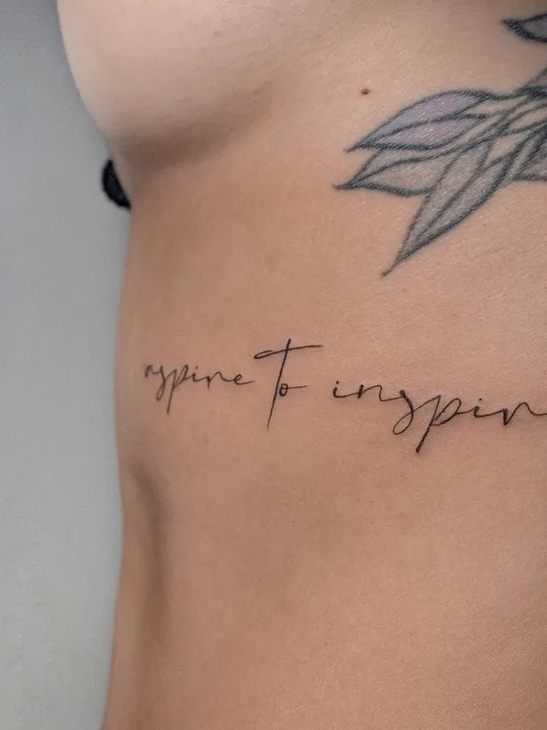 female black calligraphy татуировка на ribcage #47544 | Тату мастер Алиса Эйсмонт