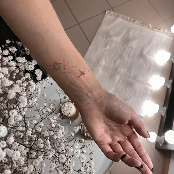 Минимализм tattoo by Алиса Эйсмонт in Воронеж