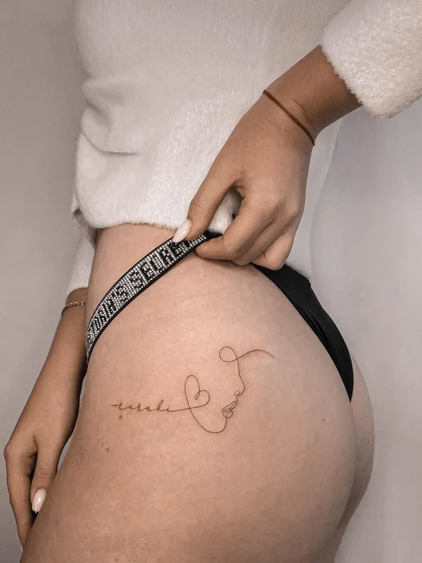 female black fineline татуировка на hip #47545 | Тату мастер Алиса Эйсмонт