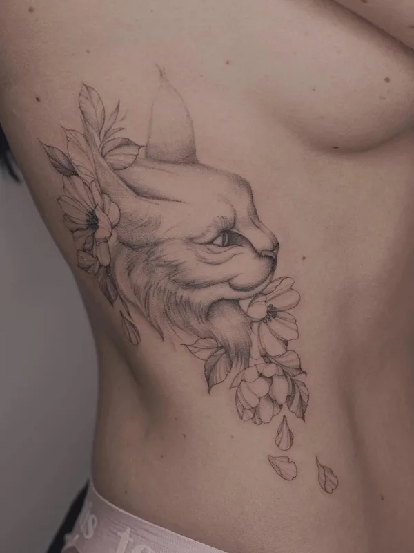 female black and grey fineline татуировка на ribcage #51664 | Тату мастер Анна Тамери