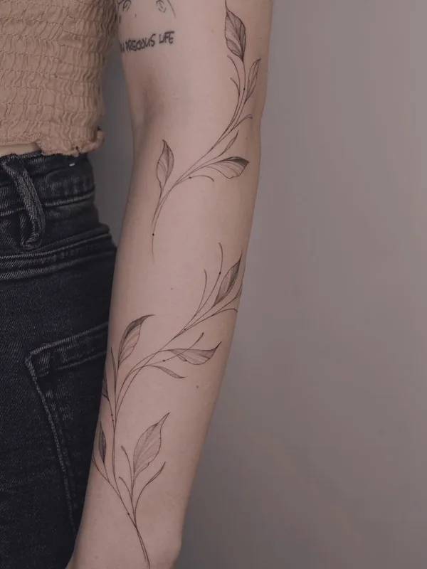 female black fineline татуировка на forearm #51661 | Тату мастер Анна Тамери