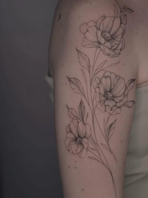 female black and grey fineline татуировка на upper arm #51659 | Тату мастер Анна Тамери