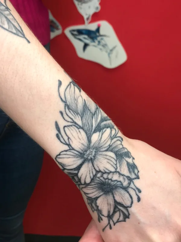 black and grey blackwork татуировка на wrist #66917 | Тату мастер Смирнов Сергей