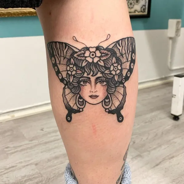 Traditional tattoo by Outi Vihlman in Helsinki