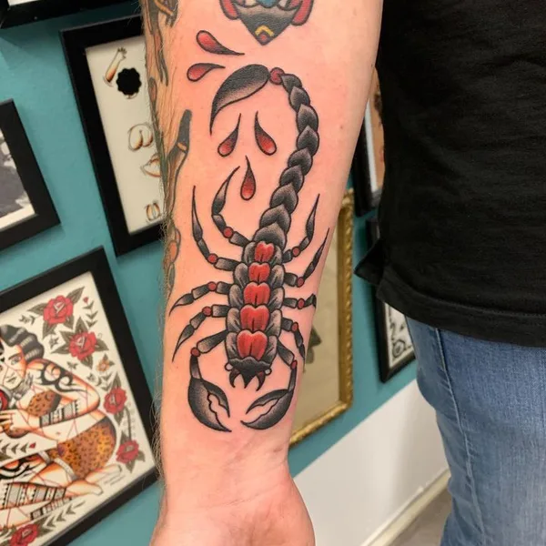 Traditional tattoo by Outi Vihlman in Helsinki