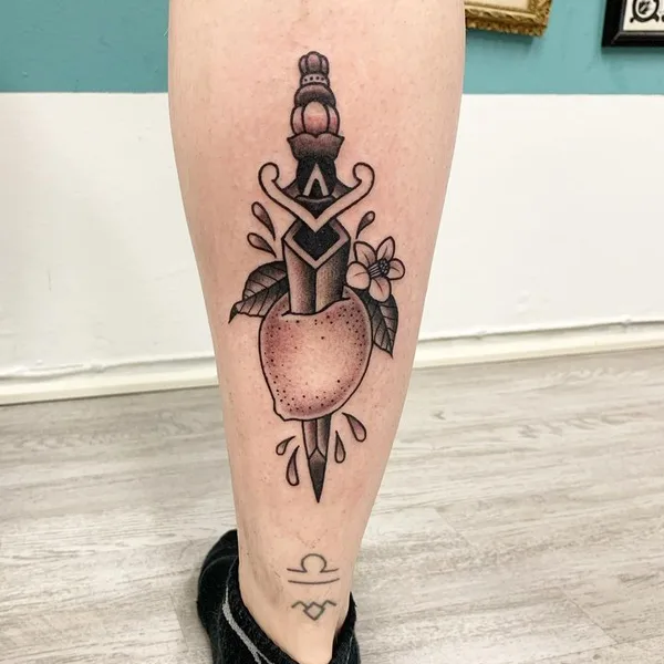 Traditional tattoo by Outi Vihlman in Helsinki