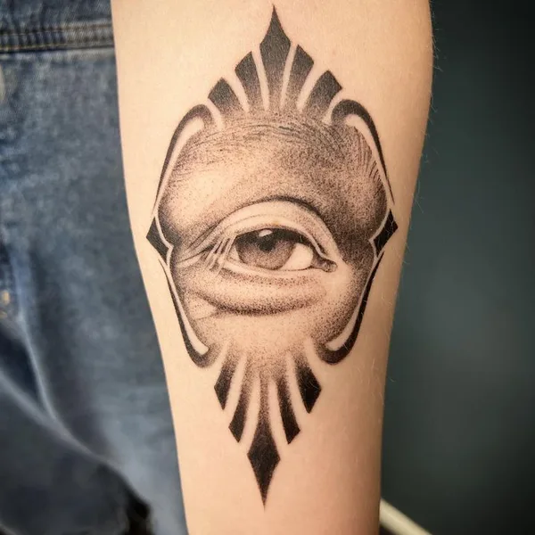 Graphic tattoo by Suvi of Tear Garden