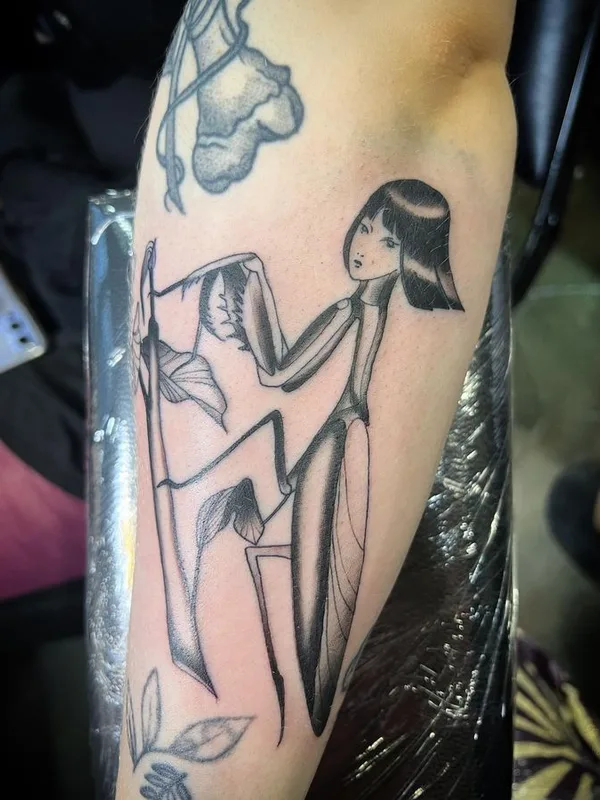 black and grey illustrative Tatuagem em forearm #66985 | Tatuador Suvi of Tear Garden