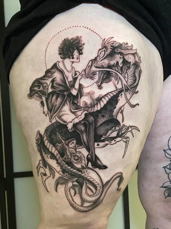female black and grey blackwork татуировка на thigh #67031 | Тату мастер aliki_raftaki