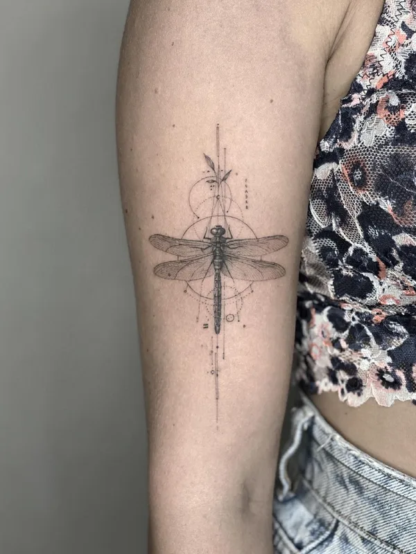female black fineline 纹身 在 forearm #41495 | 纹身师 Arie