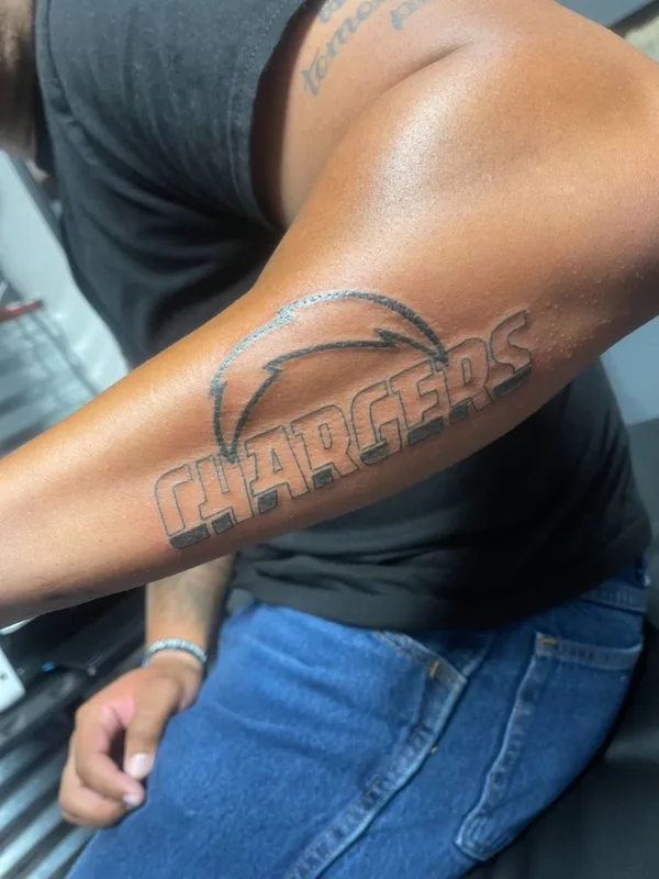 male black and grey lettering Tatuagem em forearm #42345 | Tatuador Arcangel Villanueva Tattoos 
