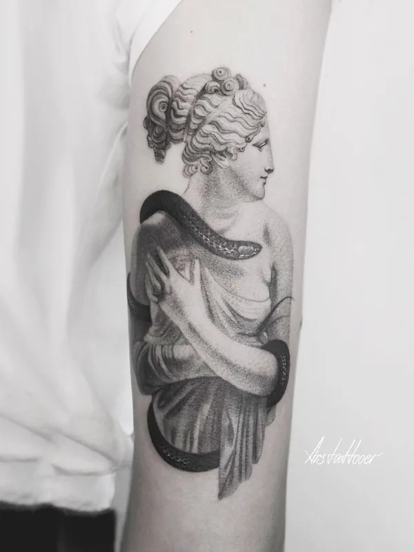 black and grey realism tatuaje en forearm #43084 | Tatuador Александр Арисов