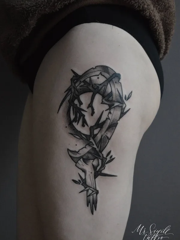 female black and grey blackwork татуировка на thigh #34031 | Тату мастер Mr Sigill