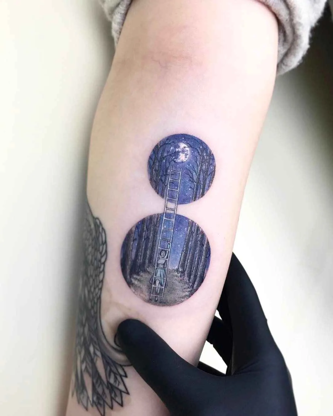 тату мастер Eva Krbdk цветные татуировки в круге акварель графика | Tattoo artist Eva Krbdk color round tattoo watercolor graphic