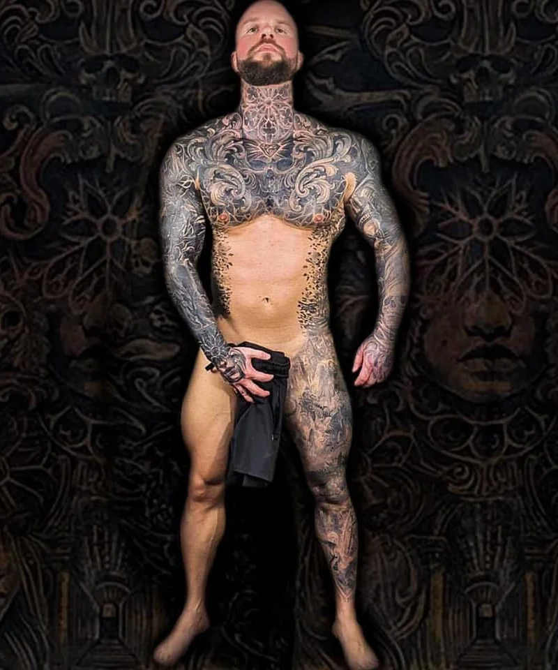 41-day tattoo marathon in Thailand of the American bodybuilder
