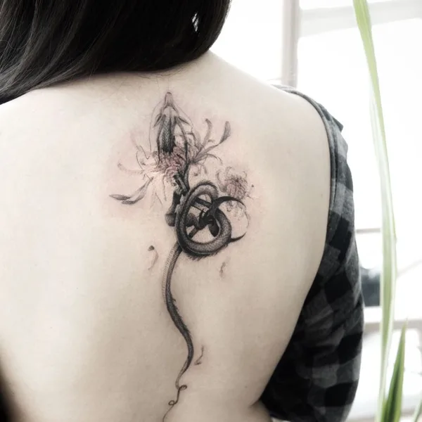 Geometric tattoo by Simge Güleryüz in Bayraklı