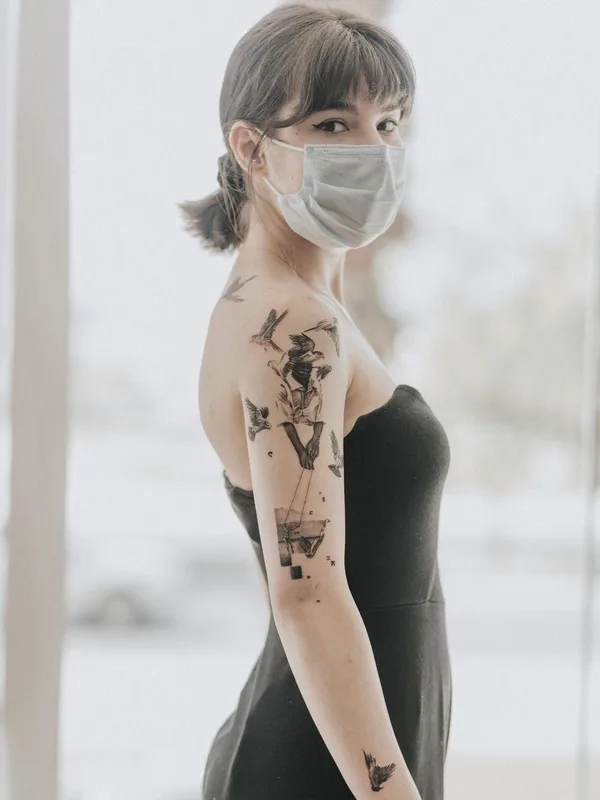 female black and grey sketch tatuaje en upper arm #47570 | Tatuador Simge Güleryüz