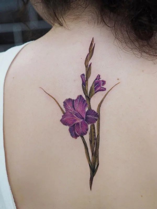 female color botanic tatuaje en upper back #47597 | Tatuador Kemal Özceylan