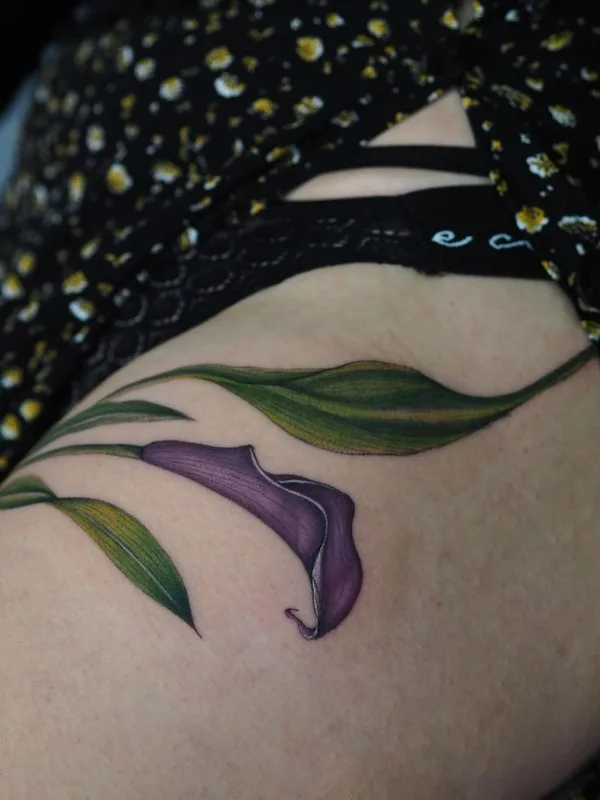 female color botanic tatuaje en thigh #47599 | Tatuador Kemal Özceylan