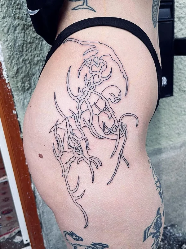 female black linework Tatuagem em hip #47644 | Tatuador FROGMAGIK