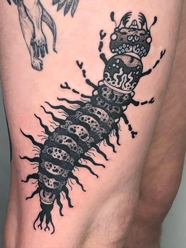 black blackwork Tatuaggio su thigh #47739 | Tatuatore Zox Volkov