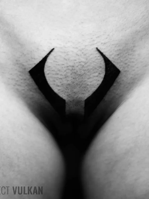 black blackwork татуировка на stomach #28480 | Тату мастер Project Vulkan