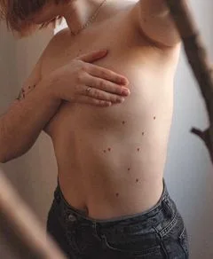 female black minimalism татуировка на stomach #51709 | Тату мастер Анастасия Шмагринская