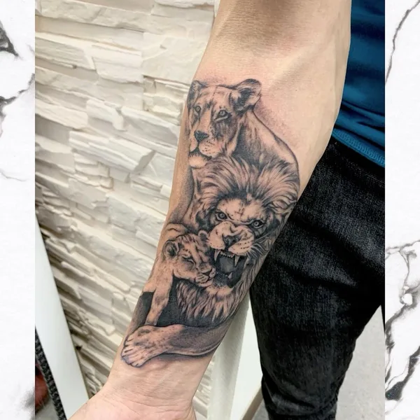 Graphic tattoo by Ирина Итальянкина in Нижний Новгород