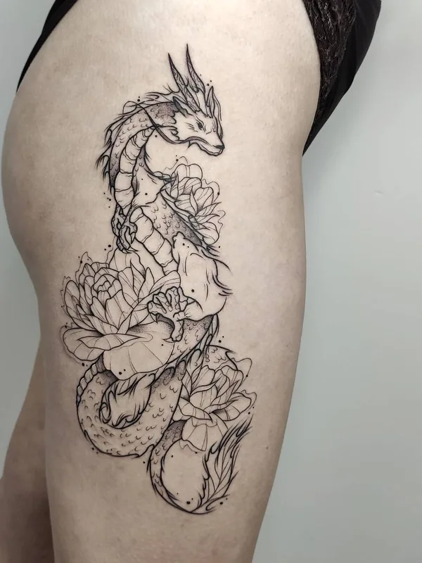 female black and grey linework Tatuaggio su thigh #51770 | Tatuatore Илья Сергеев