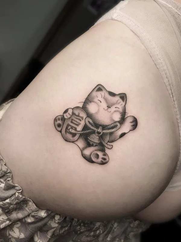female black and grey black and grey tattoo on hip #51777 | Tattoo Artist Юлия Левицкая