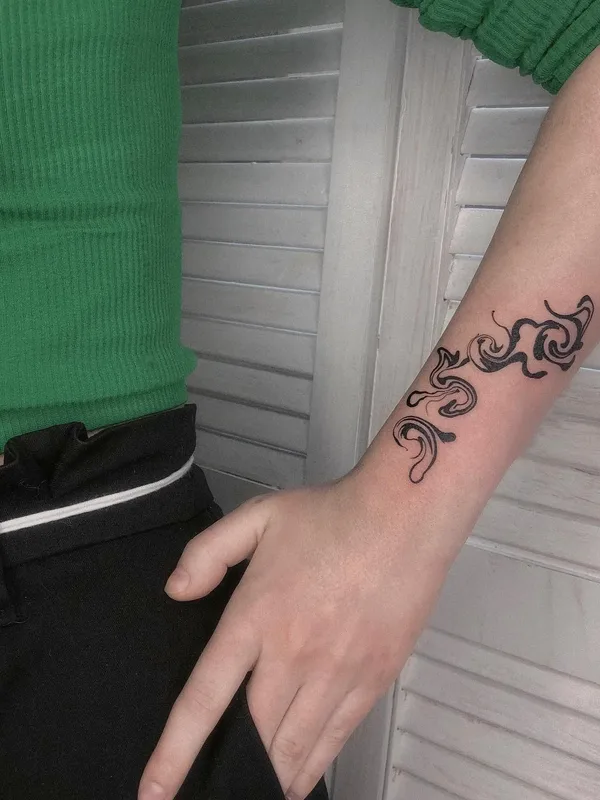 black linework Tatuaggio su forearm #51832 | Tatuatore Елизавета Стрельцова