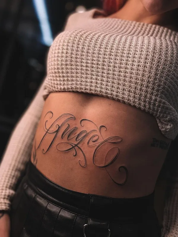 female black lettering татуировка на stomach #51847 | Тату мастер Макс @meow.tattooer