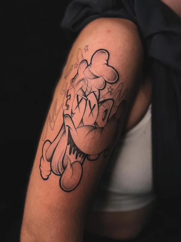 black and grey blackwork татуировка на upper arm #51844 | Тату мастер Макс @meow.tattooer