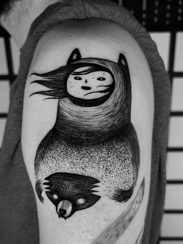 black and grey blackwork tattoo auf shoulder #65255 | Tätowierer Funky Boy Tattoo