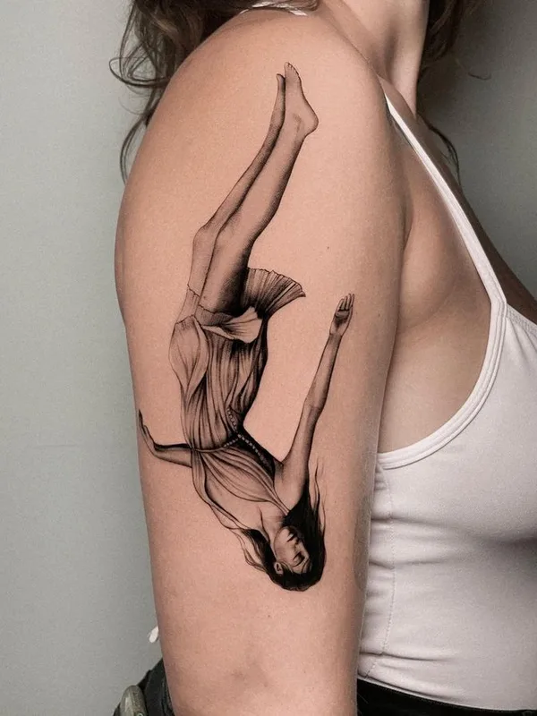 female black and grey realism Tatuaggio su upper arm #65304 | Tatuatore Claudia