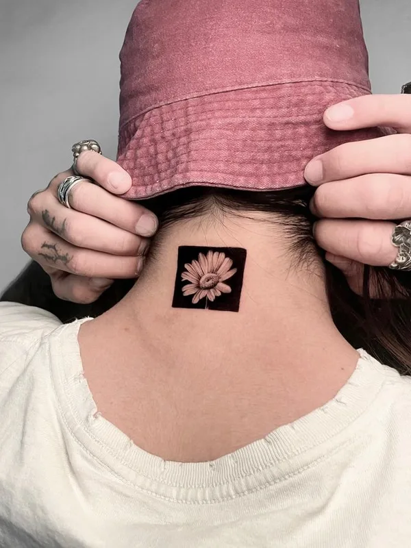 black and grey black and grey Tatuaggio su back of neck #65303 | Tatuatore Claudia