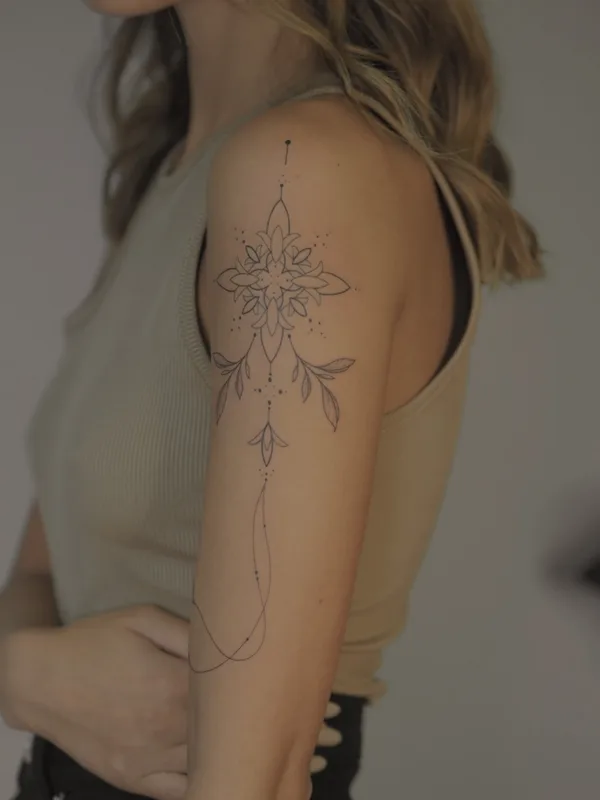 female black fineline татуировка на upper arm #67035 | Тату мастер Лена Осень