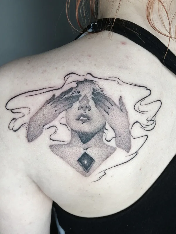 female black and grey black and grey татуировка на shoulder blade #67054 | Тату мастер Gloomy Glow