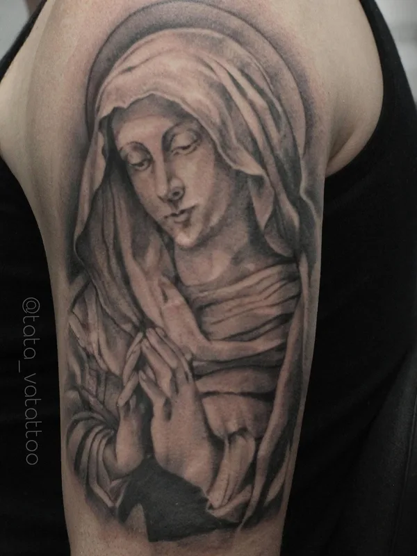 black and grey realism tattoo auf upper arm #30522 | Tätowierer Ващишина Татьяна