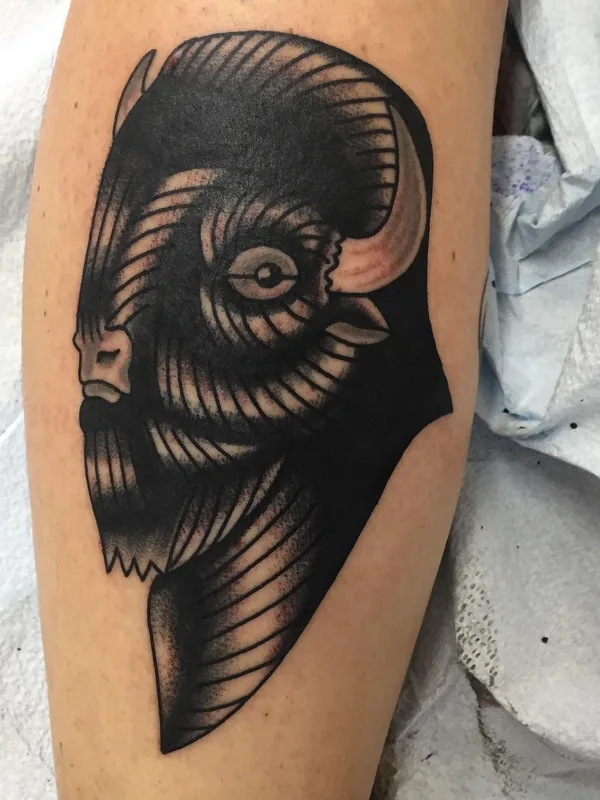 black and grey blackwork 纹身 在 calf #57218 | 纹身师 Matt Headley