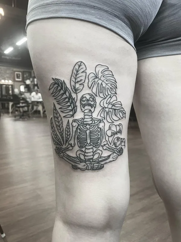 black linework 纹身 在 thigh #57243 | 纹身师 Kirsten Marsden Ballantyne