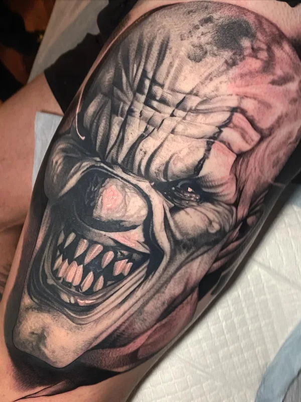 black and grey realism tatuaje en thigh #58522 | Tatuador Elric