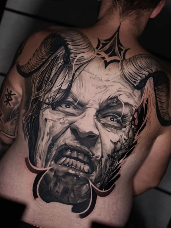 black and grey realism tatuaje en full back #58514 | Tatuador Elric