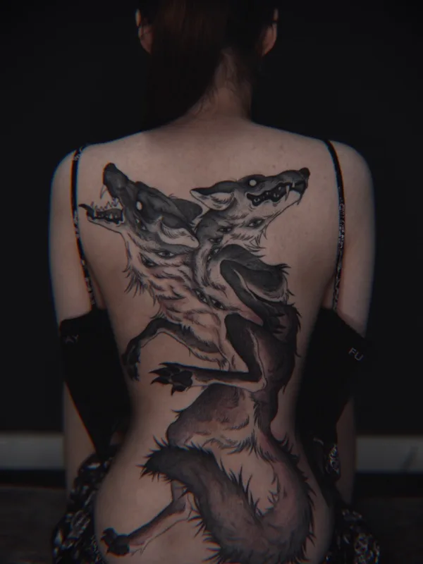 female black and grey illustrative татуировка на upper back #73020 | Тату мастер HAMSTERTATTOO 