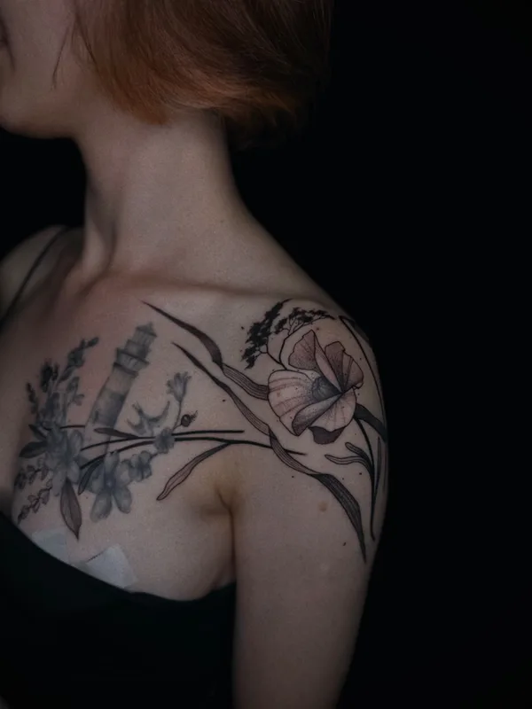 female black and grey fineline татуировка на shoulder #73023 | Тату мастер HAMSTERTATTOO 