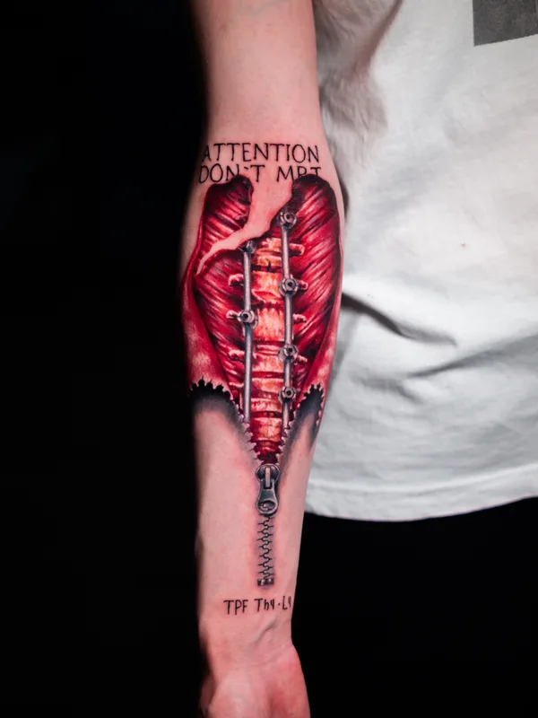 color biomechanical tatouage sur forearm #73027 | Artiste tatoueur Владислав Филимонов 