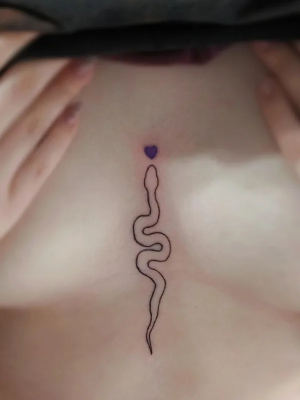 female color linework татуировка на sternum #58992 | Тату мастер Марина Баймакова 