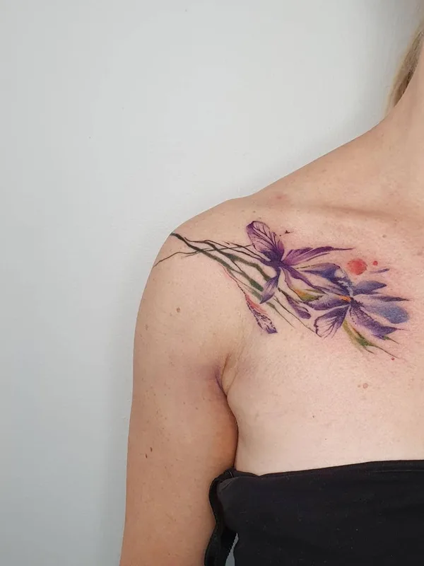 female color watercolor tatuaje en shoulder #43108 | Tatuador Vanesa Surtkova